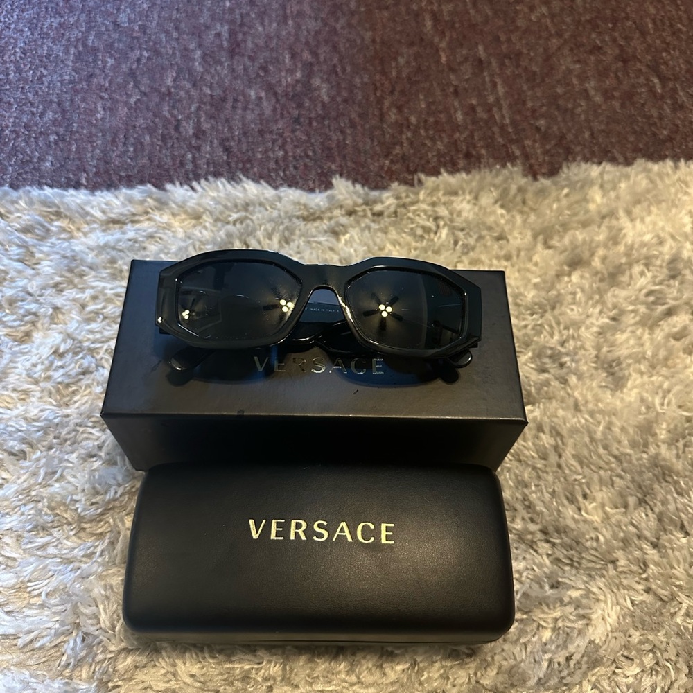 Versace Medusa Biggie black on black sunglasses